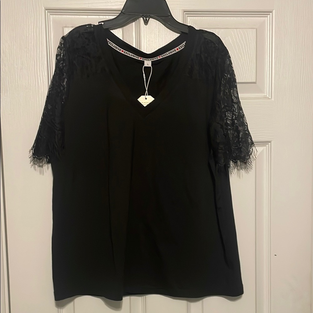 Black Lace Sleeve Women's Top 🔥